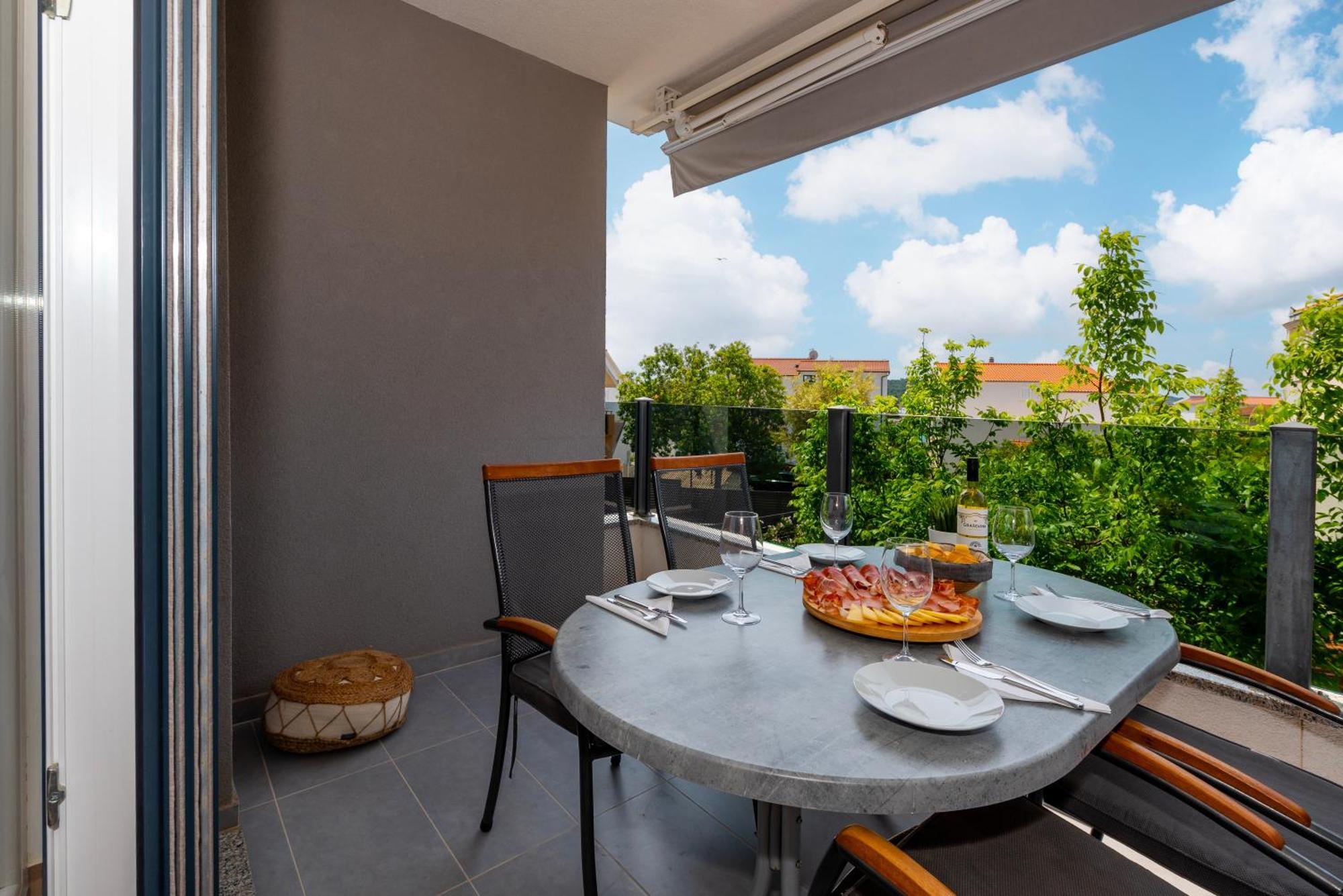 רוגוזניצה First Choice Apartment Rogoznica מראה חיצוני תמונה
