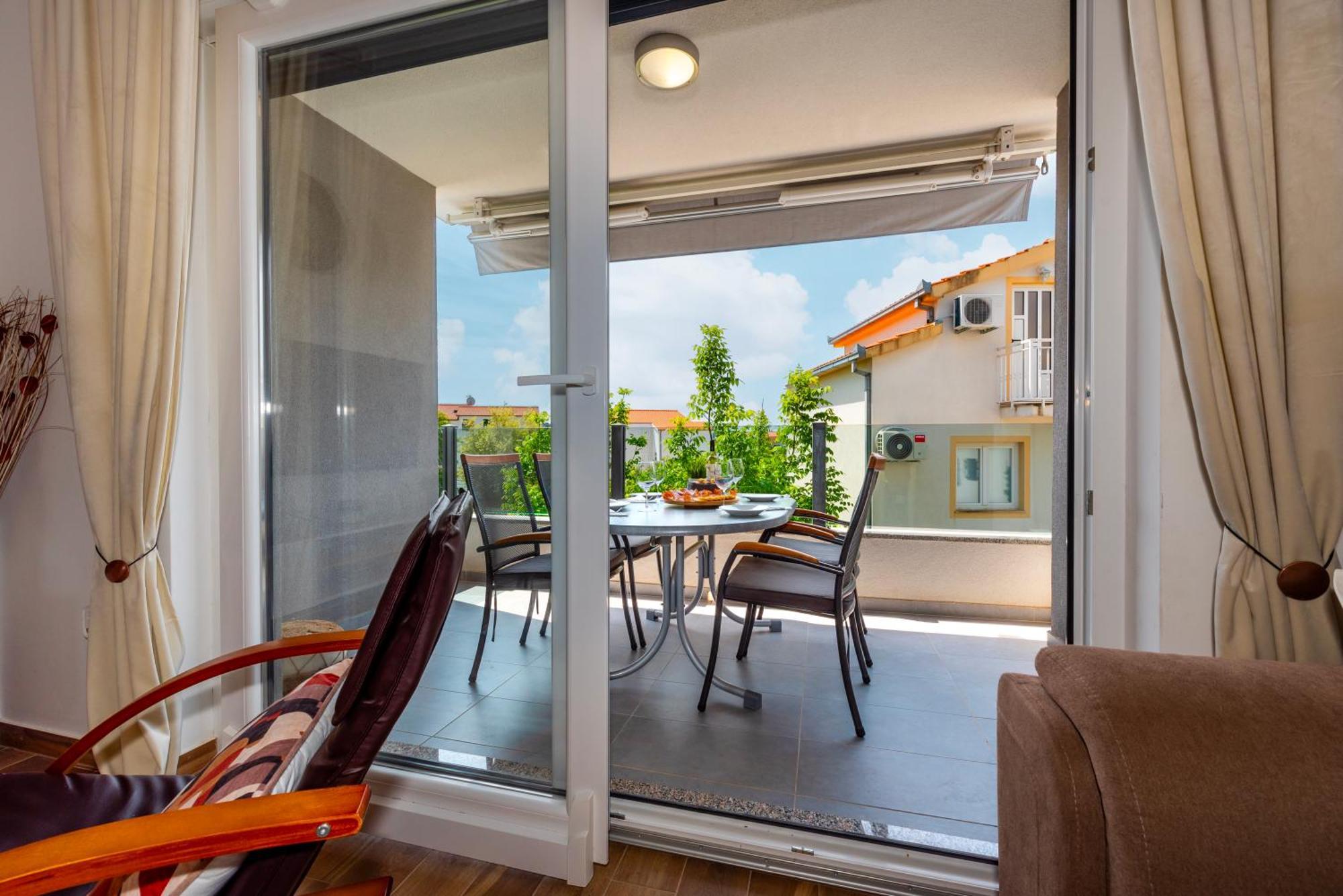 רוגוזניצה First Choice Apartment Rogoznica מראה חיצוני תמונה